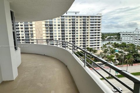 Condo in Miami Beach, Florida, 2 bedrooms  № 1331430 - photo 3