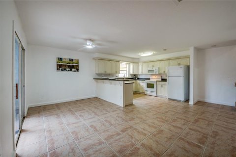 House in Port Orange, Florida 3 bedrooms, 156.63 sq.m. № 1767203 - photo 9