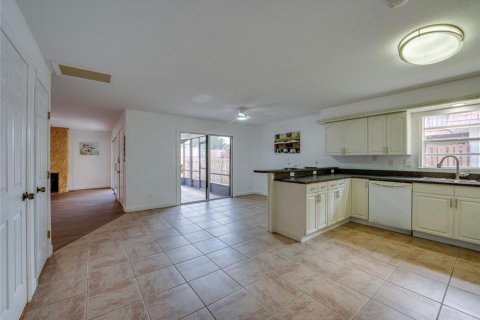 House in Port Orange, Florida 3 bedrooms, 156.63 sq.m. № 1767203 - photo 11