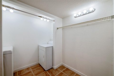 House in Port Orange, Florida 3 bedrooms, 156.63 sq.m. № 1767203 - photo 14