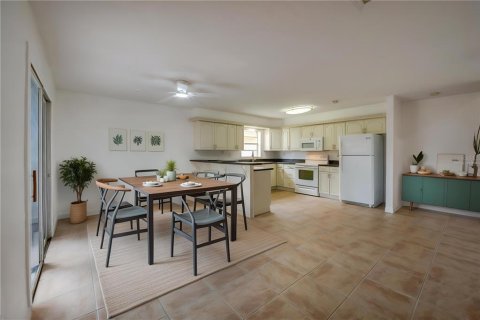 House in Port Orange, Florida 3 bedrooms, 156.63 sq.m. № 1767203 - photo 8