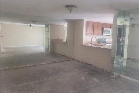 Condo in Tampa, Florida, 2 bedrooms  № 1813232 - photo 12