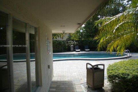 Condo in Miami, Florida, 2 bedrooms  № 2084343 - photo 28