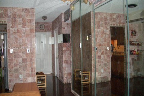 Condo in Miami, Florida, 2 bedrooms  № 2084343 - photo 7