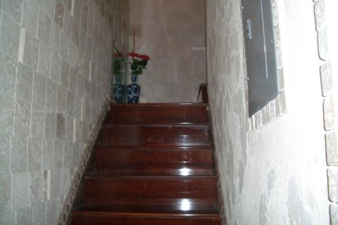 Condo in Miami, Florida, 2 bedrooms  № 2084343 - photo 13