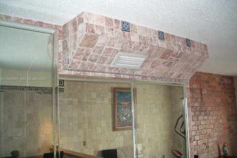 Condo in Miami, Florida, 2 bedrooms  № 2084343 - photo 20