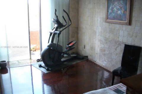Condo in Miami, Florida, 2 bedrooms  № 2084343 - photo 8