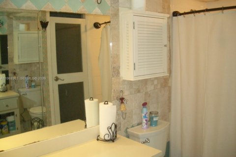 Condo in Miami, Florida, 2 bedrooms  № 2084343 - photo 27