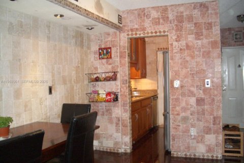 Condo in Miami, Florida, 2 bedrooms  № 2084343 - photo 18