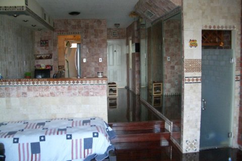 Condo in Miami, Florida, 2 bedrooms  № 2084343 - photo 5