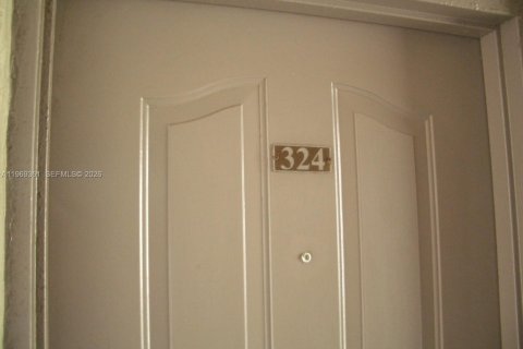 Condo in Miami, Florida, 2 bedrooms  № 2084343 - photo 14