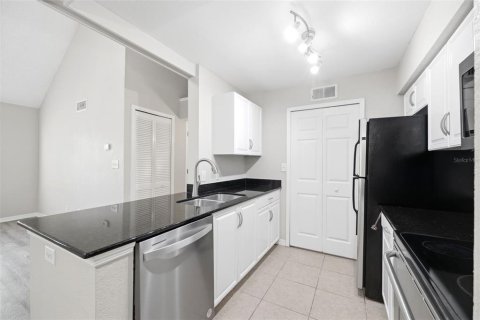 Condo in Palm Harbor, Florida, 3 bedrooms  № 2219412 - photo 16