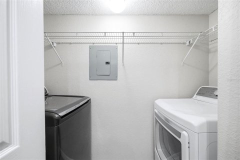 Condo in Palm Harbor, Florida, 3 bedrooms  № 2219412 - photo 19