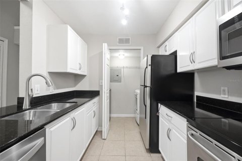 Condo in Palm Harbor, Florida, 3 bedrooms  № 2219412 - photo 18