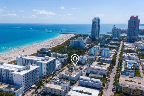 Condo in Miami Beach, Florida, 1 bedroom  № 2028372 - photo 2