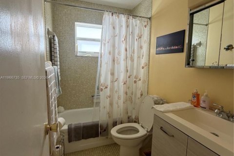 Condo in Miami Beach, Florida, 1 bedroom  № 2028372 - photo 4