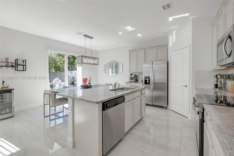 House in Lake Worth, Florida 3 bedrooms, 175.12 sq.m. № 2000766 - photo 10