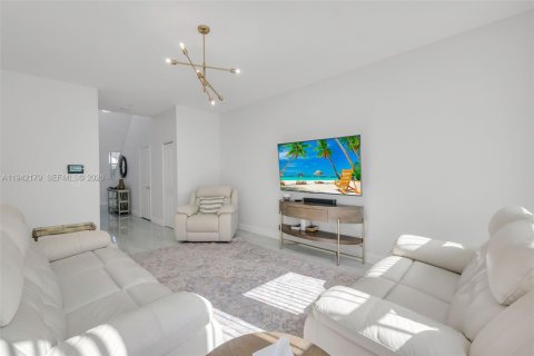 House in Lake Worth, Florida 3 bedrooms, 175.12 sq.m. № 2000766 - photo 6