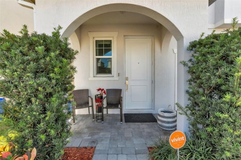 House in Lake Worth, Florida 3 bedrooms, 175.12 sq.m. № 2000766 - photo 3