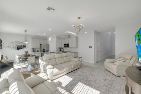 House in Lake Worth, Florida 3 bedrooms, 175.12 sq.m. № 2000766 - photo 5