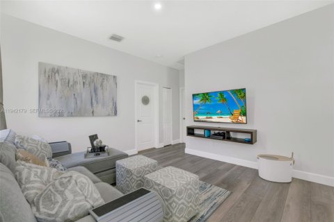 House in Lake Worth, Florida 3 bedrooms, 175.12 sq.m. № 2000766 - photo 17