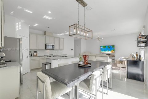 House in Lake Worth, Florida 3 bedrooms, 175.12 sq.m. № 2000766 - photo 9