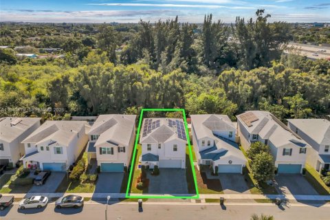 House in Lake Worth, Florida 3 bedrooms, 175.12 sq.m. № 2000766 - photo 2