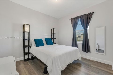 House in Lake Worth, Florida 3 bedrooms, 175.12 sq.m. № 2000766 - photo 26