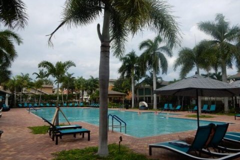 Townhouse in West Palm Beach, Florida 2 bedrooms, 134.52 sq.m. № 1076943 - photo 1