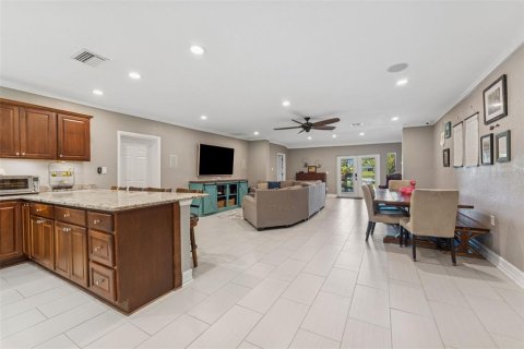 House in Tampa, Florida 4 bedrooms, 199.83 sq.m. № 1820578 - photo 9