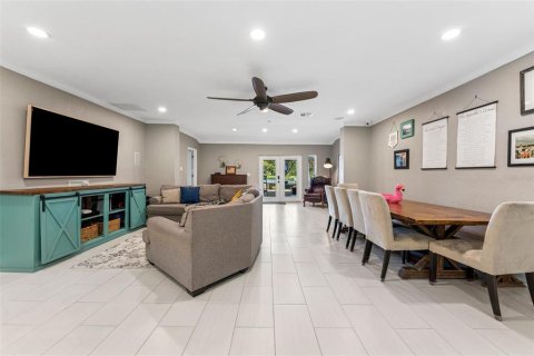 House in Tampa, Florida 4 bedrooms, 199.83 sq.m. № 1820578 - photo 4