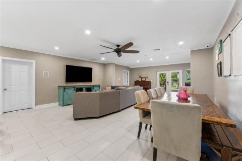 House in Tampa, Florida 4 bedrooms, 199.83 sq.m. № 1820578 - photo 14