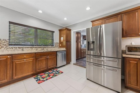 House in Tampa, Florida 4 bedrooms, 199.83 sq.m. № 1820578 - photo 11