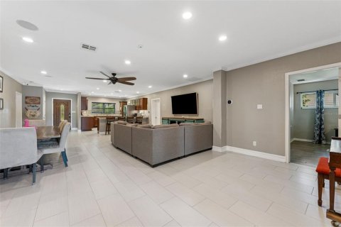 House in Tampa, Florida 4 bedrooms, 199.83 sq.m. № 1820578 - photo 16