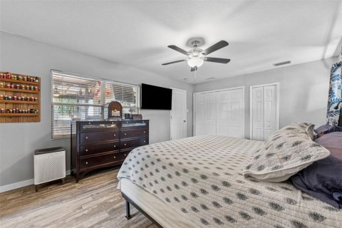 House in Tampa, Florida 4 bedrooms, 199.83 sq.m. № 1820578 - photo 18