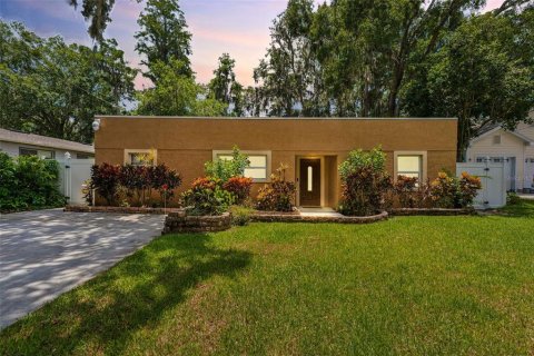 House in Tampa, Florida 4 bedrooms, 199.83 sq.m. № 1820578 - photo 2