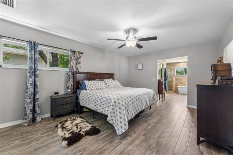 House in Tampa, Florida 4 bedrooms, 199.83 sq.m. № 1820578 - photo 17