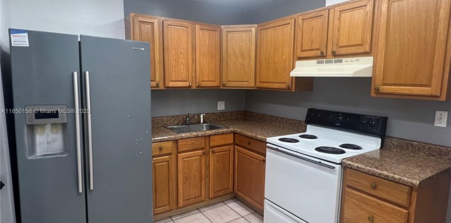 Condominio en Coral Springs, Florida, 2 dormitorios № 1858909
