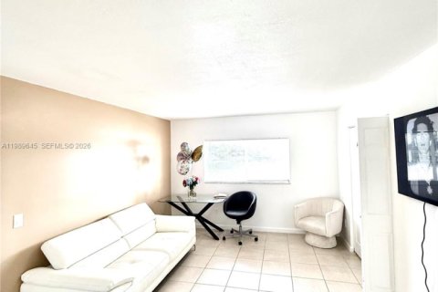 Copropriété à vendre à Hollywood, Floride: 2 chambres, 69.58 m2 № 2255418 - photo 10