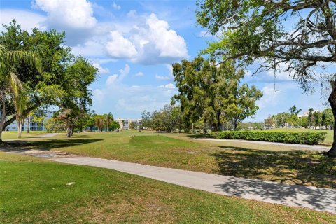 Condominio en venta en Bradenton, Florida, 1 dormitorio, 69.68 m2 № 1580457 - foto 18
