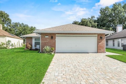 House in Winter Haven, Florida 3 bedrooms, 200.58 sq.m. № 1843863 - photo 1