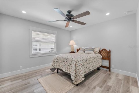 House in Winter Haven, Florida 3 bedrooms, 200.58 sq.m. № 1843863 - photo 19