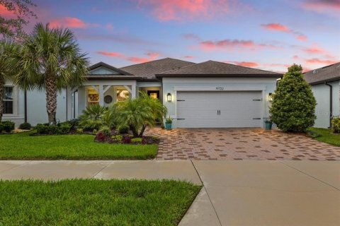 House in Land O' Lakes, Florida 2 bedrooms, 175.49 sq.m. № 2285259