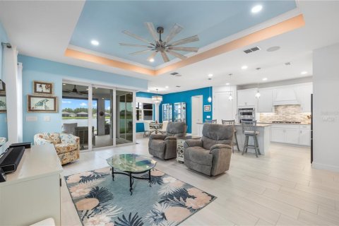 Villa ou maison à vendre à Land O' Lakes, Floride: 2 chambres, 175.49 m2 № 2285259 - photo 10