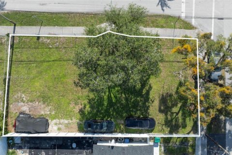 Land in Miami Gardens, Florida № 1854736 - photo 1