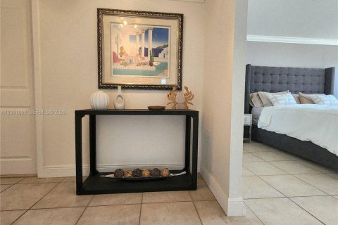 Condo in Hallandale Beach, Florida, 2 bedrooms № 2075375 - photo 19