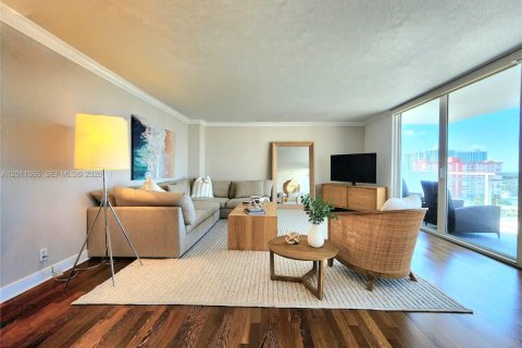 Condo in Hallandale Beach, Florida, 2 bedrooms № 2075375 - photo 8