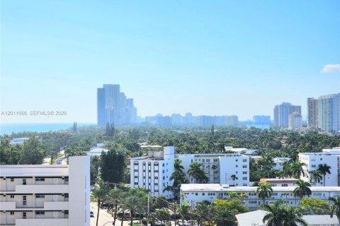 Condo in Hallandale Beach, Florida, 2 bedrooms № 2075375 - photo 22