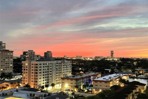 Condo in Hallandale Beach, Florida, 2 bedrooms № 2075375 - photo 5