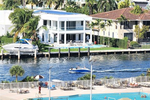 Condo in Hallandale Beach, Florida, 2 bedrooms № 2075375 - photo 18